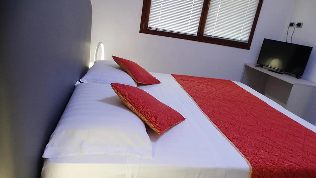 Orange Motel Vergiate Hotel