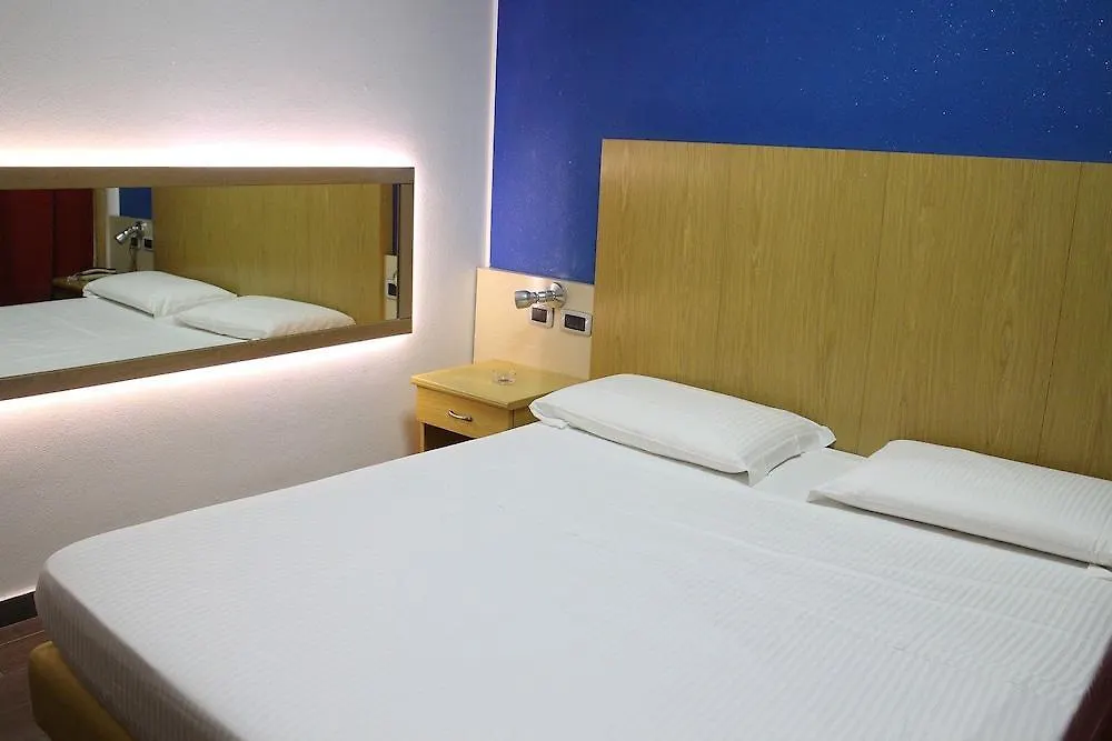 Orange Motel Vergiate 3*,  Italie