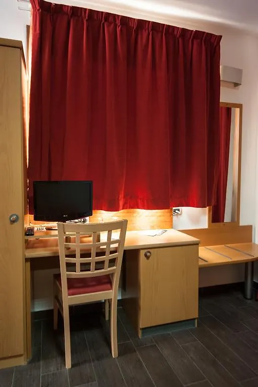 Orange Motel Vergiate Hotel