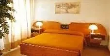 Orange Motel Vergiate Hotel
